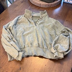 Super cute crop sweatshirt